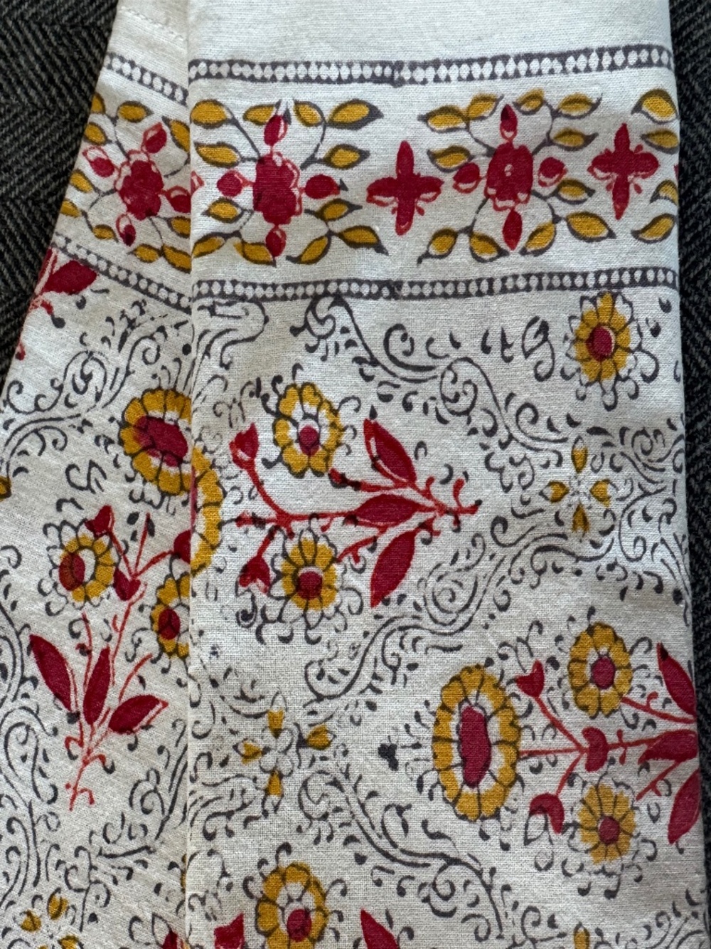 NWOT, NATURAL HABITAT, BLOCK-PRINT FLORAL NAPKINS, SET OF 2-CREAMS/REDS/YELLOWS